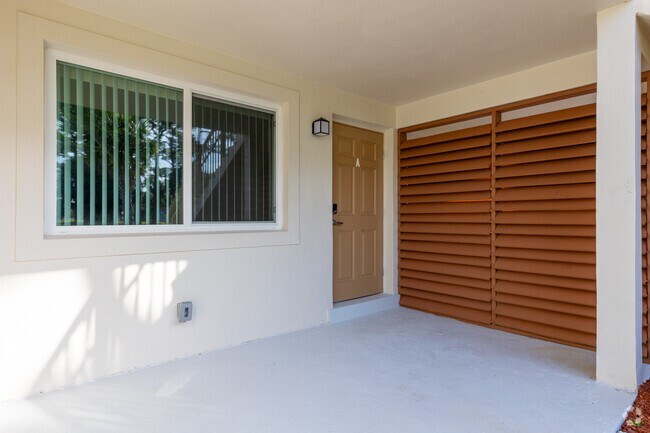 Patio privado en el primer piso - The Pines Resort and Apartments