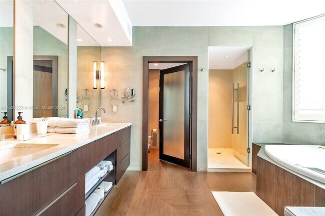 Foto del edificio - 300 South Pointe Dr