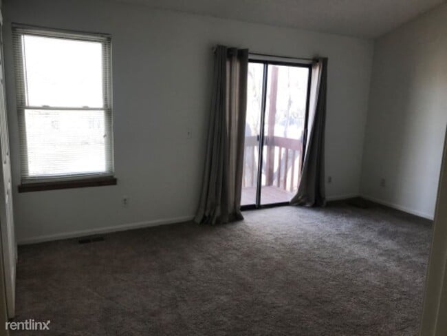 Building Photo - 4220 S Mobile Cir