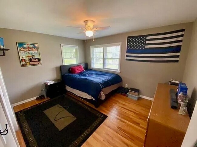 Foto del edificio - Four Bedroom, Two FULL Bath, Waldo Home fo...