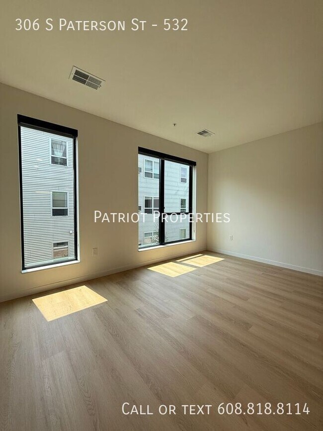 Foto del edificio - 306 S Paterson St