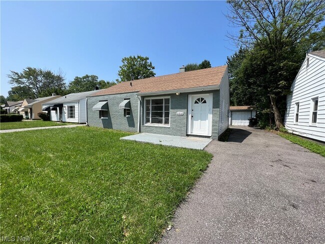 Building Photo - 3868 E 189th St