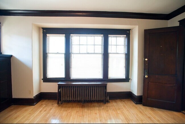 Foto del edificio - 1802 E Linnwood Ave