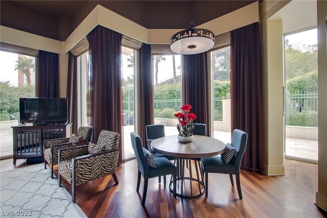 Foto del edificio - 2877 Paradise Rd