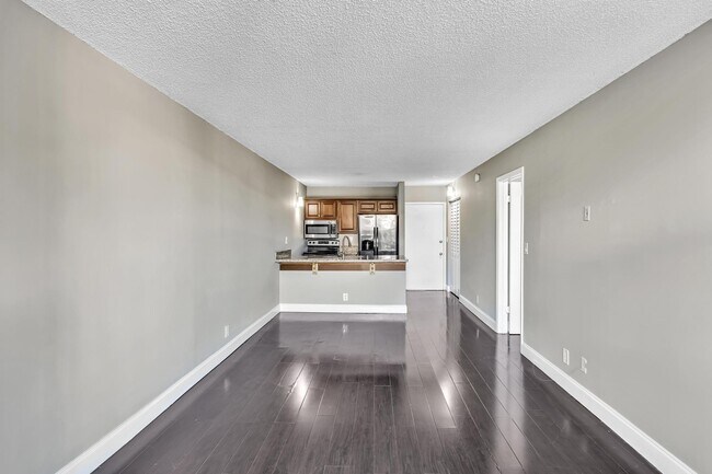 Foto del edificio - 2701 Riverside Dr