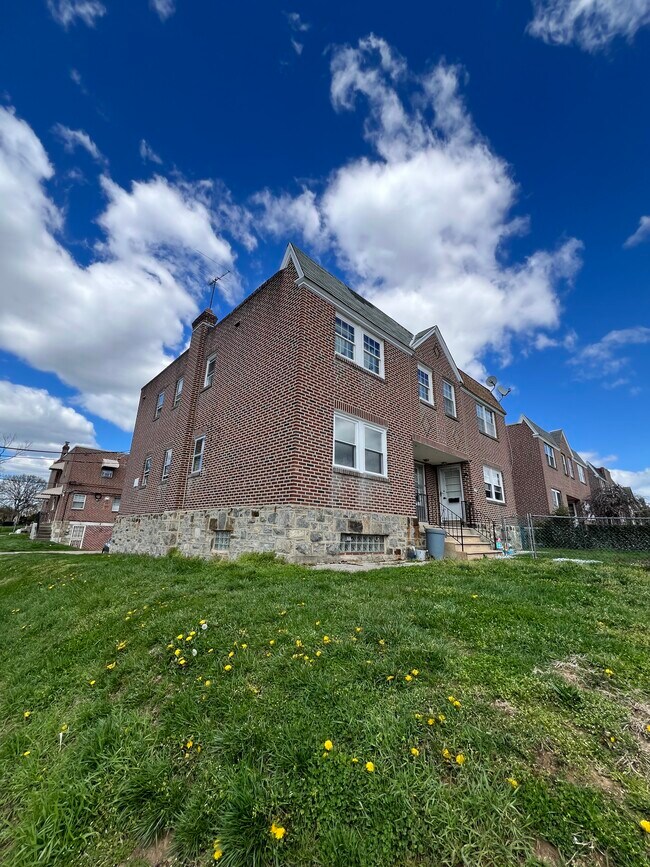 8300 Alma St, Philadelphia, PA 19152 Townhome Rentals in Philadelphia