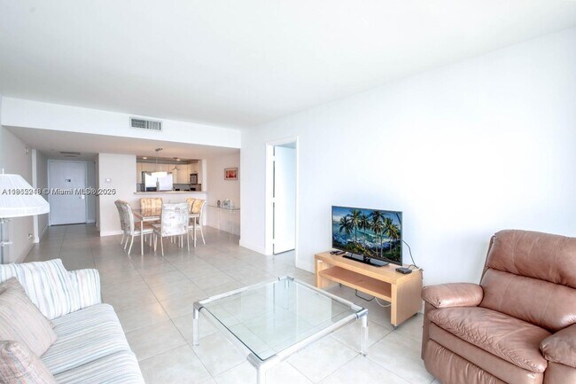 Foto del edificio - 20335 W Country Club Dr