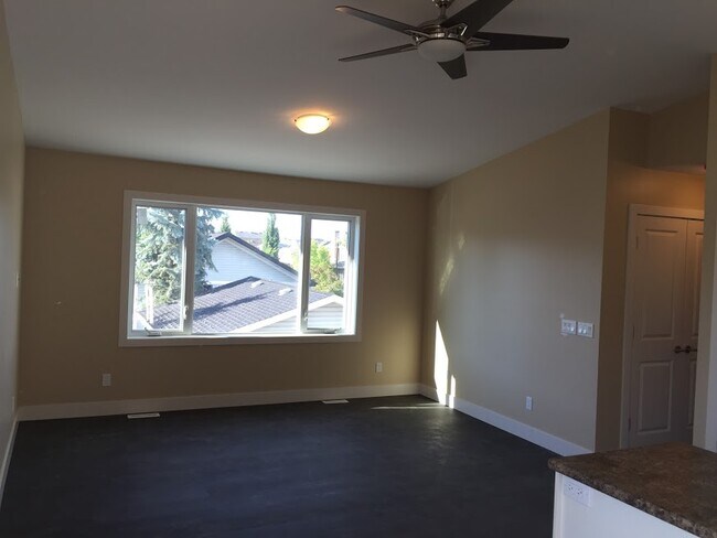 Building Photo - 1 Bed 1 Bath Unit in Calgary, AB