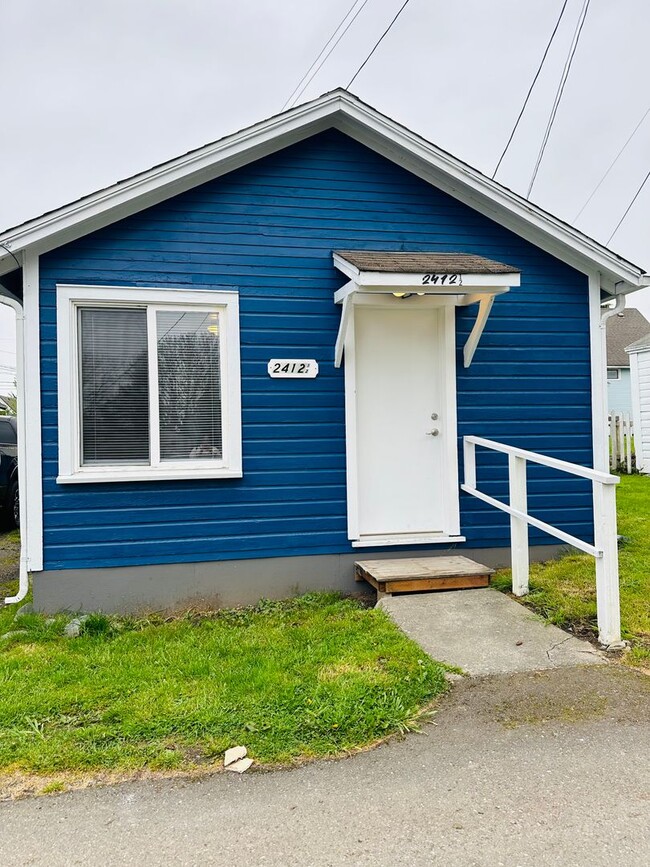 Building Photo - 2412 Everett Ave