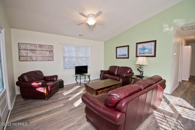 Foto del edificio - 422 Holly St