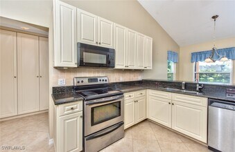 Building Photo - 3563 Kent Dr