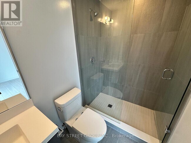 Photo du bâtiment - 5858 Yonge St