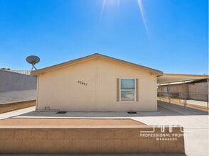 Building Photo - 28517 Bakersfield Ave