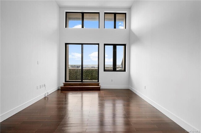 Building Photo - 25 Leroy Pl