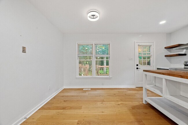 Foto del edificio - GORGEOUS 3 Bedroom, 2 Bathroom Cape Cod Ho...