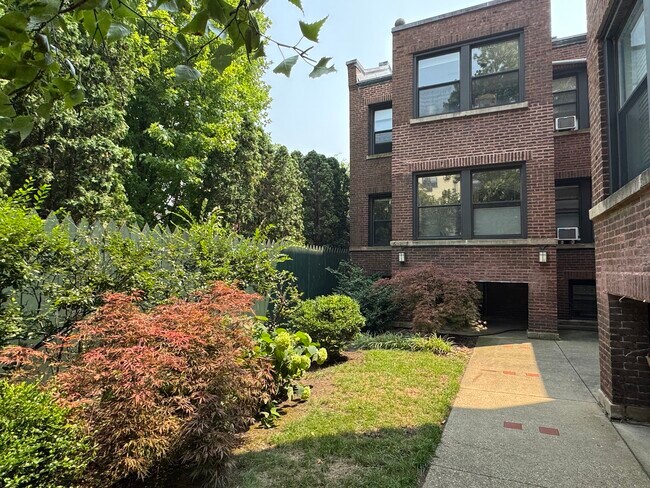 Foto del edificio - 617 W Cornelia Ave
