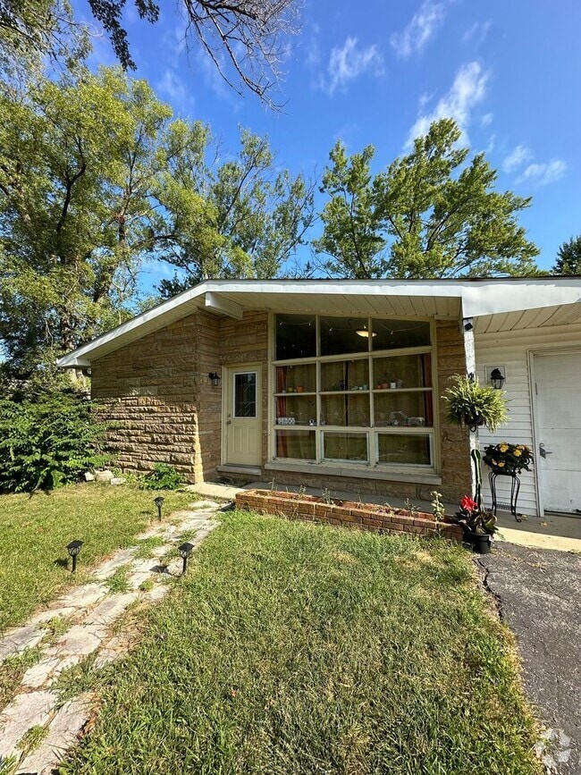 Building Photo - 2800 N Salisbury St