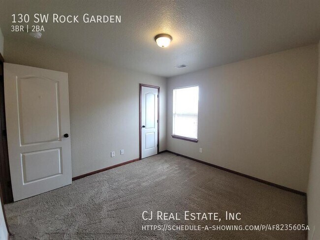 Building Photo - 130 SW Rock Garden