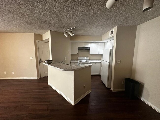 Building Photo - 4512 Commander Dr