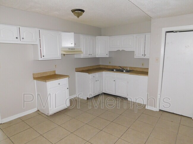 Building Photo - 3508 Ashford Rd