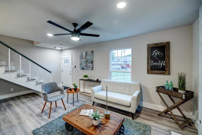 Foto del edificio - 5001 Cottonwood Cir