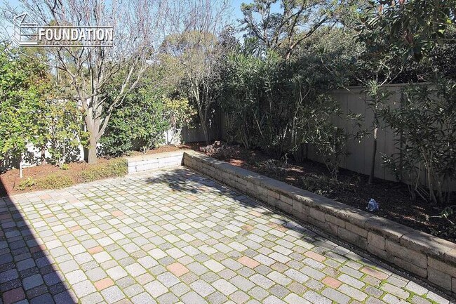 Building Photo - 124 Waterside Cir