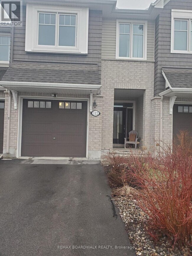 Building Photo - 112 Kestrel St