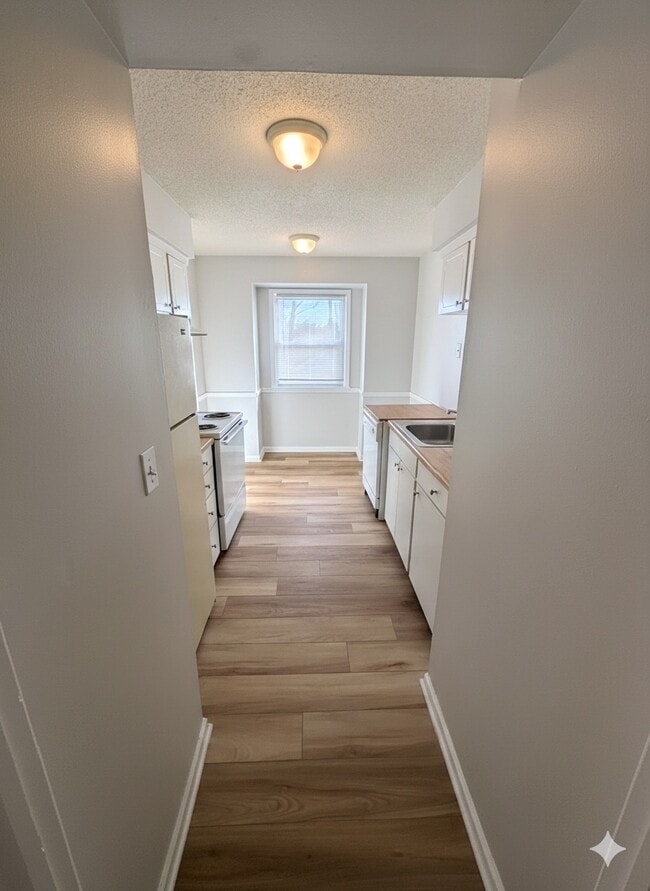 Building Photo - Heatherwood Apartments