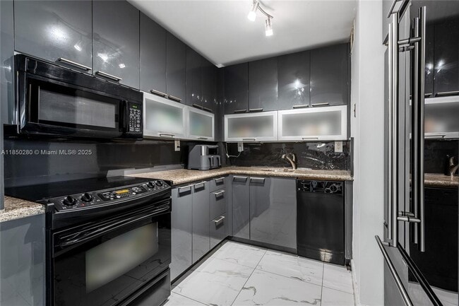 Foto del edificio - 2450 NE 135th St