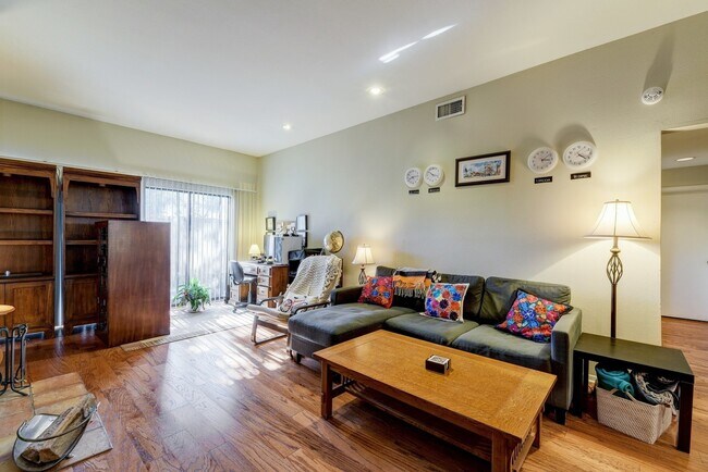 Foto del edificio - 2/2.5 Condo Right Near Hancock Center!