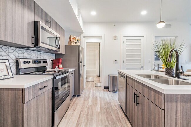 Building Photo - 6515 Live Wl Ln