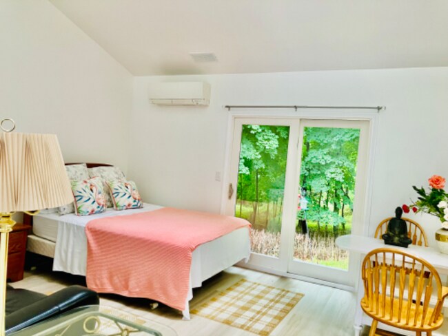 Foto del edificio - 252 Oronoque Rd