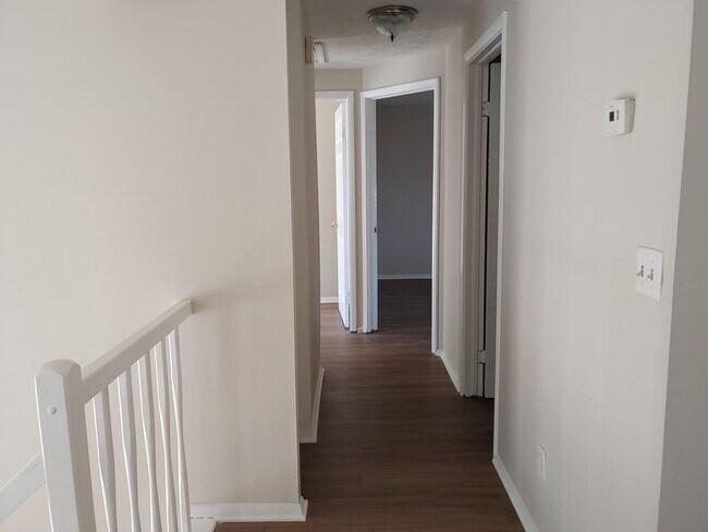 Building Photo - Gorgeous, Huge 4 bed/ 2.5 bath home will m...
