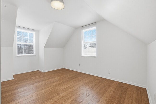 Building Photo - 426 Alpine Dr