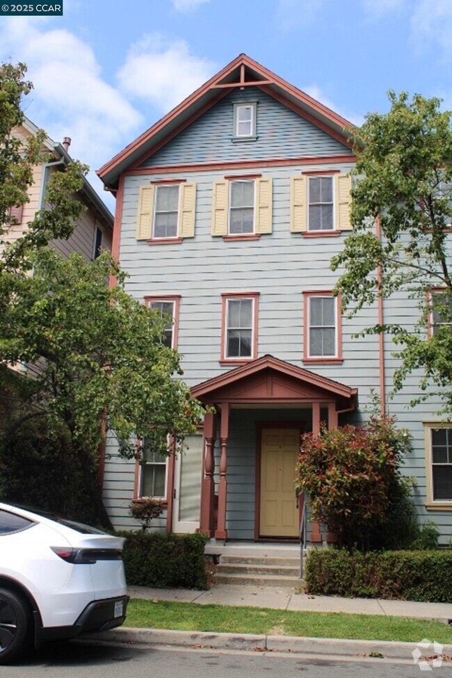 Building Photo - 2027 Tsushima St
