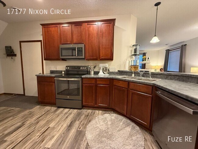 Foto del edificio - 17177 Nixon Cir NW