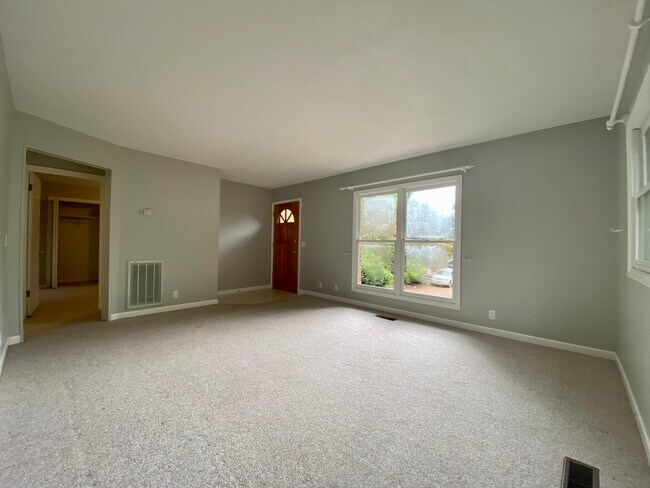 Building Photo - 1443 Palisades Rd