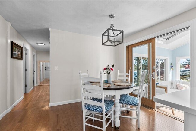 Building Photo - 60 Knollwood Cir