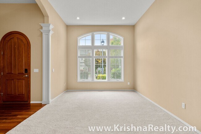 Building Photo - Gorgeous Corner Lot 5 BD* 3 BA* Single Fam...