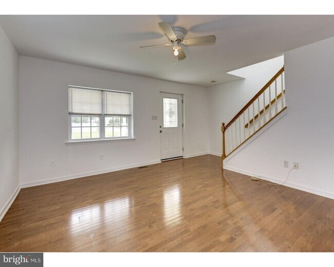 Building Photo - 219 Ellis St
