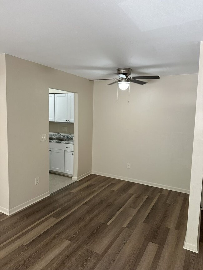 Building Photo - Available-Newly renovated 1 bedroom Apartment