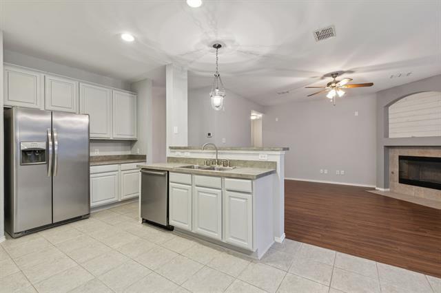Building Photo - 2329 Basswood Dr