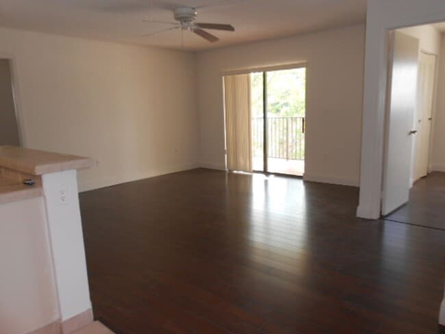 Building Photo - 2B/2B