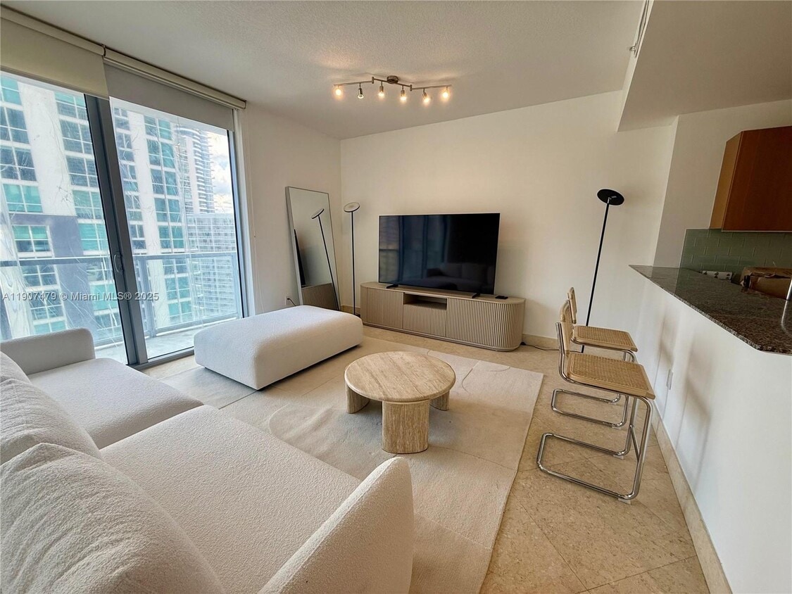 Foto principal - 1050 Brickell Ave