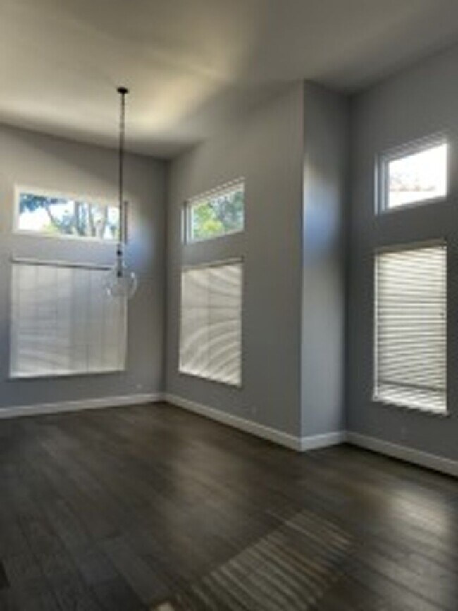 Building Photo - Immaculately Clean, Rare Single Family in ...
