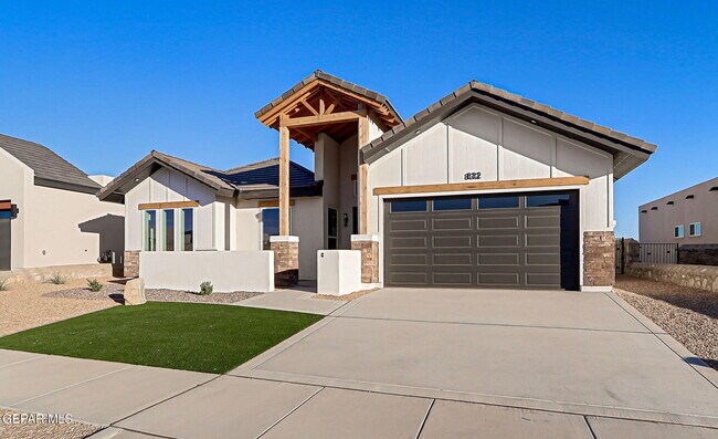 Building Photo - 832 Eltham Dr