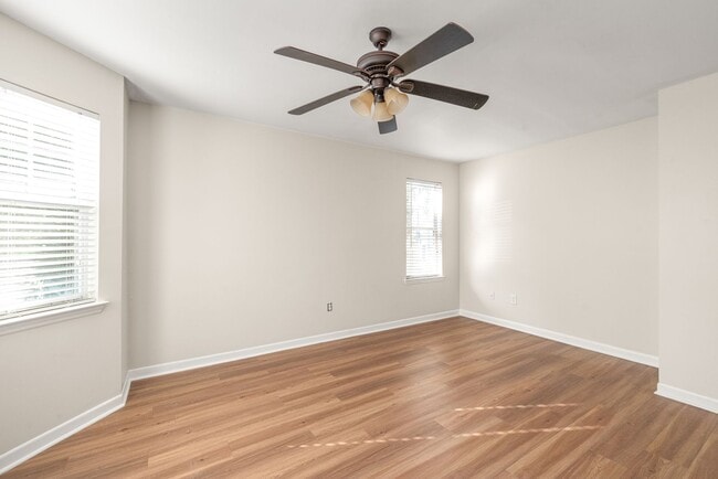Foto del edificio - Cozy 1 Bedroom Condo Located In Dilworth &...