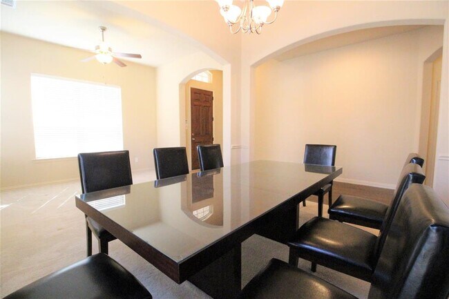 Foto del edificio - 3513 Stampede Dr