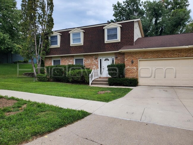 Building Photo - 3136 Adirondack Dr NE