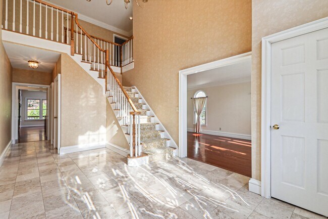 Building Photo - 10 Brae Loch Way